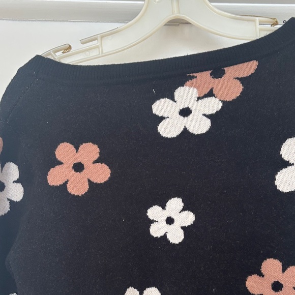 Floral Black Cropped Sweater - Picture 5 of 5